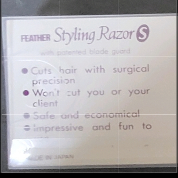 Feather Detail Styling Razor - Picture 5 of 6